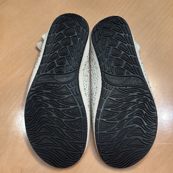 WateLves Creme Rhinestone-Embellished Water Shoes - Size 40/41 Euro - Picture 7 of 7